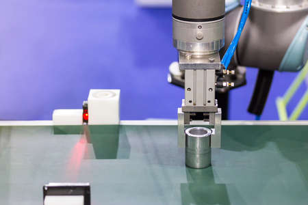 high technology and precision robot grip for catch product  in manufacturing process
