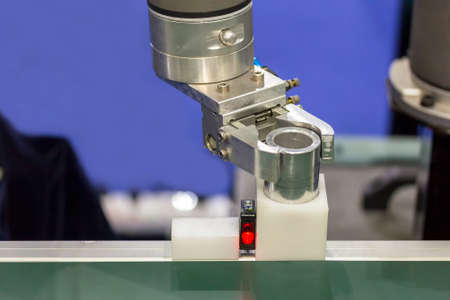 high technology and precision robot grip for catch product  in manufacturing process