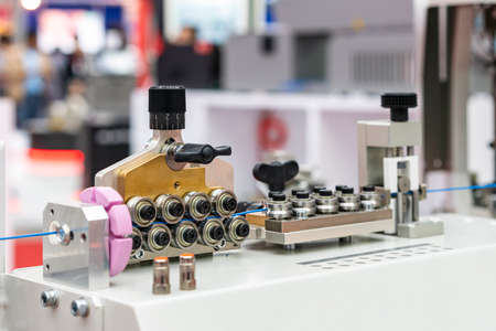 Metal roller guide feeder unit device of automatic electric wire cable cutting stripping and...