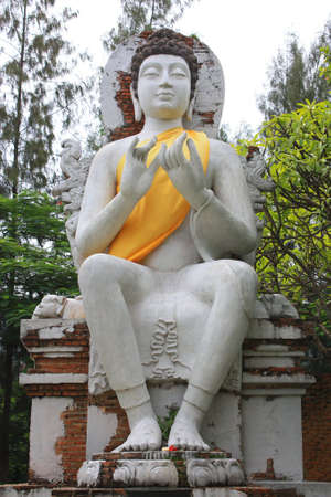 Old Buddha statuesの写真素材