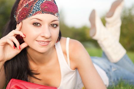 sweet woman rest on the green grass 

の写真素材