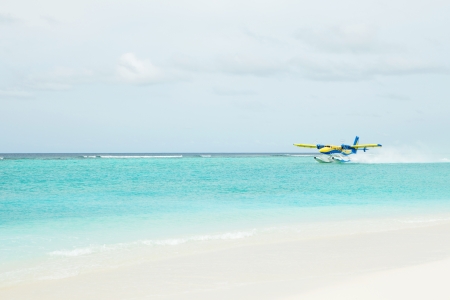 Sea plane landing on seaの写真素材