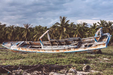 A boat sitting on top of a sandy beachの写真素材