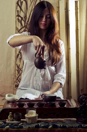 A young girl holds a Chinese tea ceremonyの写真素材