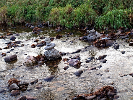 Stones and fallen leaves in the streamの写真素材