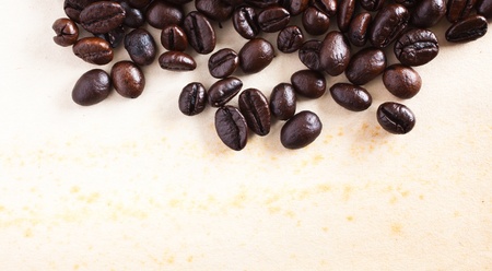 Coffee bean on grunge paper backgroundの写真素材
