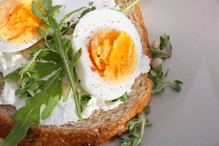 sandwich with eggs