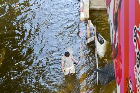 BANGKOK, THAILAND-NOVEMBER 12: Transportation of people in the streets flooded after the heaviest monsoon rain in 20 years in the capital on  November 12, 2011 Phahon Yothin Road, bangkok, Thailand.のeditorial素材