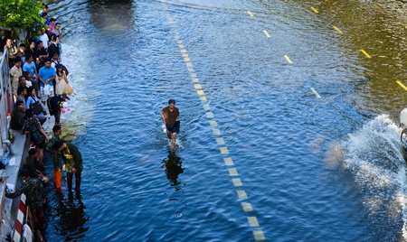 BANGKOK, THAILAND-NOVEMBER 12: Transportation of people in the streets flooded after the heaviest monsoon rain in 20 years in the capital on  November 12, 2011 Phahon Yothin Road, bangkok, Thailand.のeditorial素材