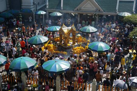 Crowded worship to Brahma at Ratchaprasong district, Bangkok, Thailand on 1 January 2018.のeditorial素材