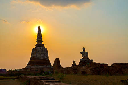 Sunset ancient old pagoda at Wat Chang temple , Ayutthaya, Thailandの写真素材