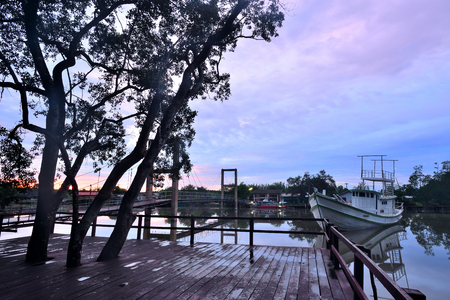 Ruksamae bridge across the canal to see the mangrove forest.
Nature is beautiful,peaceful and natural source of learning. And lifestyle traditional of the village canal side Noen Kho,Klaeng,Ra yong
の写真素材