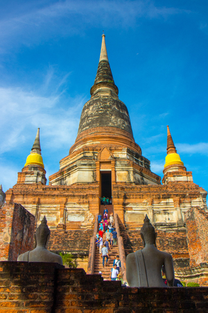 The Pagoda and Buddha Status at Wat Yai Chaimongkol, Ayutthaya, Thailandのeditorial素材