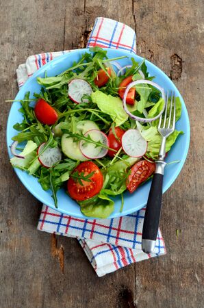 fresh vegetable salad in a bowlの写真素材