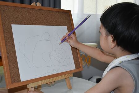 baby learning drawing on paper with imagination