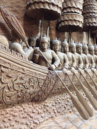Wood sculpture の素材
