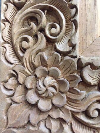 Wood sculpture の素材