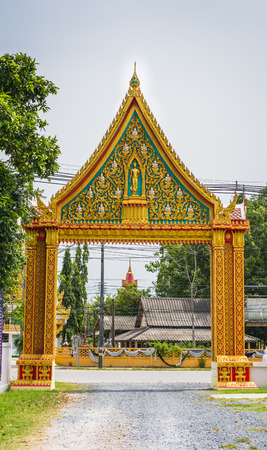 The gate which is the temple entrance. The magnificent construction is full of Thai art.の写真素材