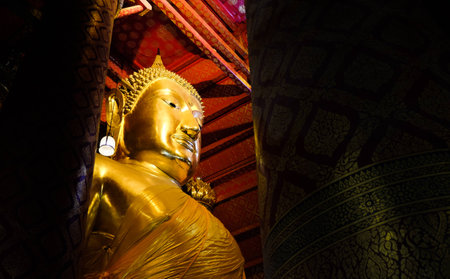 Big golden Buddha statue in temple at Wat Panan Choeng Worawihan temple, Ayutthaya, Thailandの写真素材