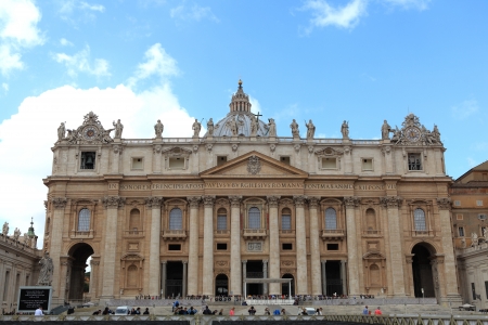 VATICAN CITY, ITALY - May 31  Visitors stream into Saint Markのeditorial素材