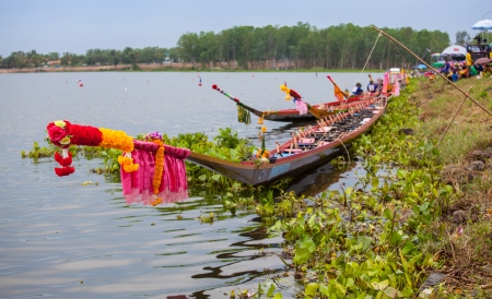 Chonburi-Nov 24   The annual and locally very popular Pattaya Long Boat Races on November 24,2013 at Lake Mabpratchan of Pattaya City, Chonburi Thailand のeditorial素材