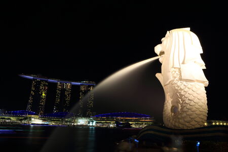 SINGAPORE - FEB 01  The Merlion at night on February 01, 2014  The Merlion is a mythical creature with the head of a lion and the body of a fish, used as a mascot of Singaporeのeditorial素材