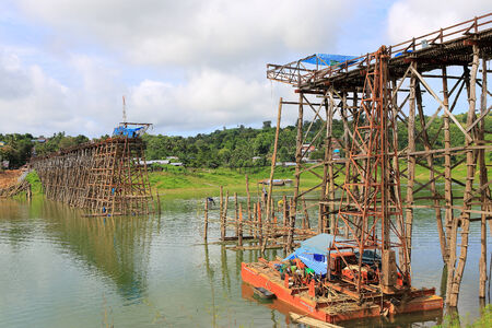 old wooden bridge Mon in Sangkhla Buri, province Kanchanaburi, Thailandのeditorial素材