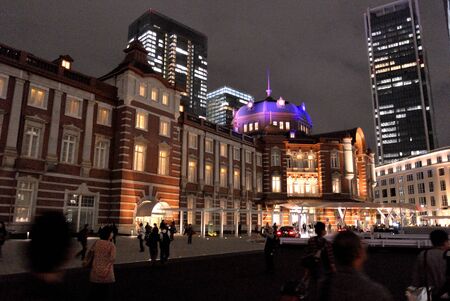 tokyo station marunouchi entrance night viewのeditorial素材
