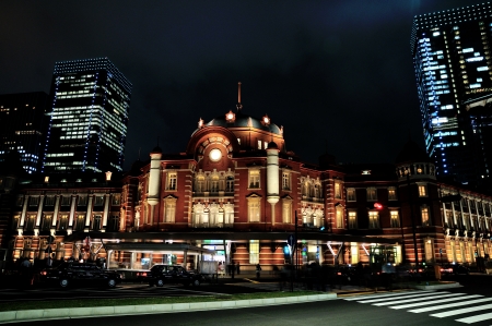 tokyo station marunouchi entrance night viewのeditorial素材