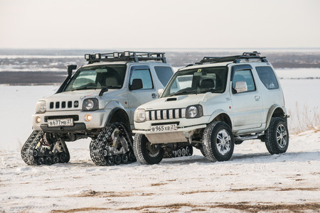 Khabarovsk, Russian - February 19, 2016 : car Suzuki Jimny rides through the snow on tracks in winterのeditorial素材