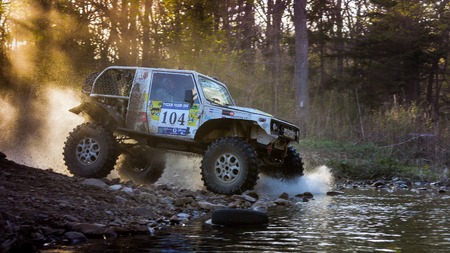 Vladivostok, Russia - may 1, 2014: car go off-roading in five-day race Russian rally 2014のeditorial素材
