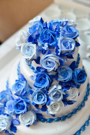Wedding cake with red roses wedding cakeの写真素材