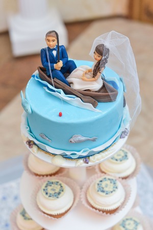 Wedding cake with red rosesの写真素材