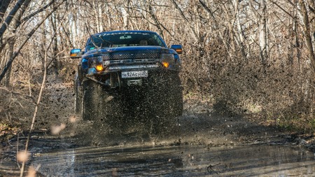 Khabarovsk, Russia - october 20, 2016: Ford F150 Raptor SUV is on the road driving on dirtのeditorial素材