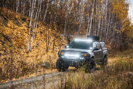 KHABAROVSK, RUSSIA - october 7, 2018: Toyota Tacoma quick ride on a offroadのeditorial素材