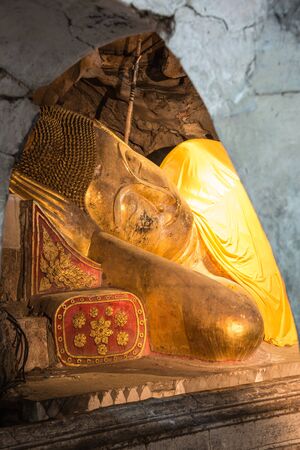 Sleeping Buddha statue in cave.の写真素材