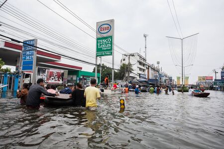 Nonthaburi flood in Thailand 2011-The lifestyle of people in massive flooding, Nonthaburi in Thailand, October 20, 2011のeditorial素材