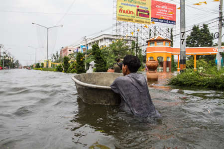 Nonthaburi flood in Thailand 2011-The lifestyle of people in massive flooding, Nonthaburi in Thailand, October 20, 2011のeditorial素材