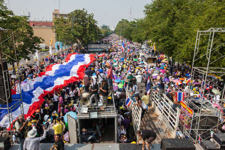 BANGKOK-December 9 : The Thai people protest against the government of Yingluck Shinawatra on the road around Government House  on December 9, 2013 in Bangkok, Thailand.のeditorial素材