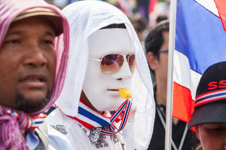 BANGKOK-December 9 : The Thai people protest against the government of Yingluck Shinawatra on the road around Government House  on December 9, 2013 in Bangkok, Thailand.のeditorial素材