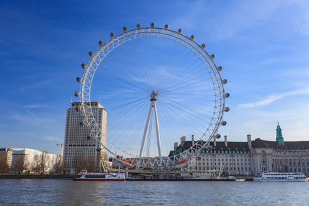 LONDON, UNITED KINGDOM â 22 JANUARY 2016: London Eye is the tallest Ferris wheel in Europe at 135 meters and Country Hall in London, United Kingdomのeditorial素材