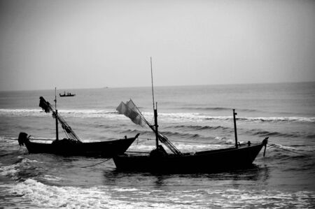 black and white wooden boat on the beachの写真素材