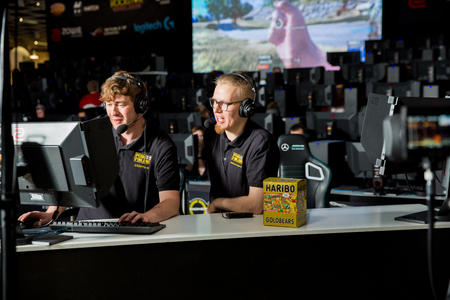 HELSINKI, FINLAND - NOVEMBER 15, 2019: Commentators discussing the Fight esportsmen of tournament of PlayerUnknownâs Battlegrounds PUBG at Assembly GameXpo 2019. Exhibition and Convention Centreのeditorial素材