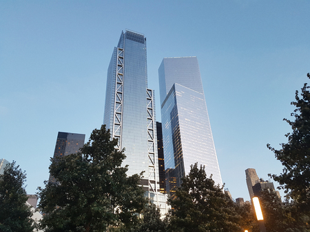 Two skyscrappers in Manhattan Downtown, New York 2017のeditorial素材