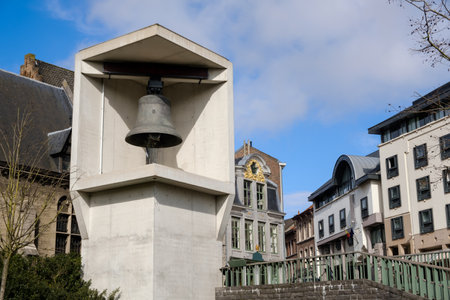 The bell is known as The Triumphant or as Roeland (Klokke Roeland) after the large bell at the Belfry. Today it is displayed on a specially designed base next to St Nicholas Church.のeditorial素材