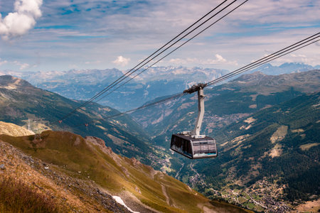 Sorebois, Anniviers, Valais, Switzerland - AUGUST 7 2018 : Cable car arriving on the Sorebois coming from Grimentz down in the valley on a cloudy summer day.のeditorial素材