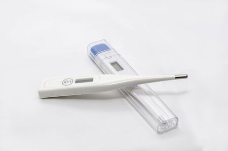 electronic thermometer to measure the temperature of the patient