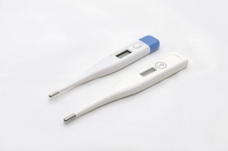electronic thermometer to measure the temperature of the patient