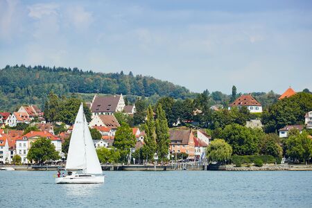 Sailing boat in front of the promenade in Ueberlingen on Lake Constanceのeditorial素材