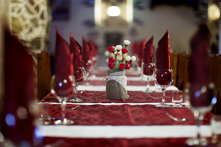 The restaurant .Empty restaurant. Table setting. Prepare for a banquet. Festive table.s a long table served, tablecloths and a bouquet of flowers on the table.の写真素材